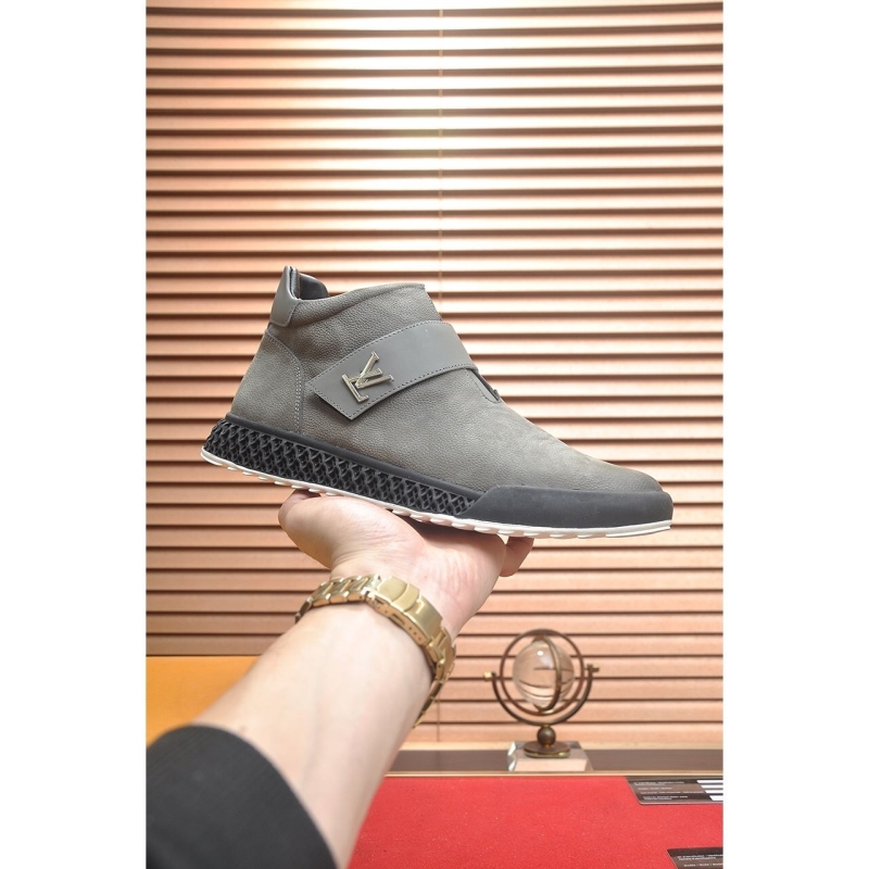l**is V*t*n sneakers